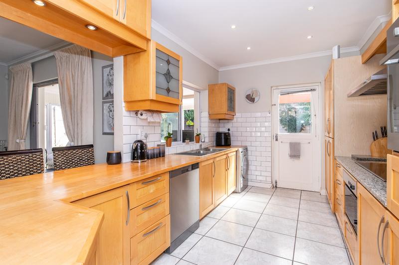 5 Bedroom Property for Sale in Meadowridge Western Cape